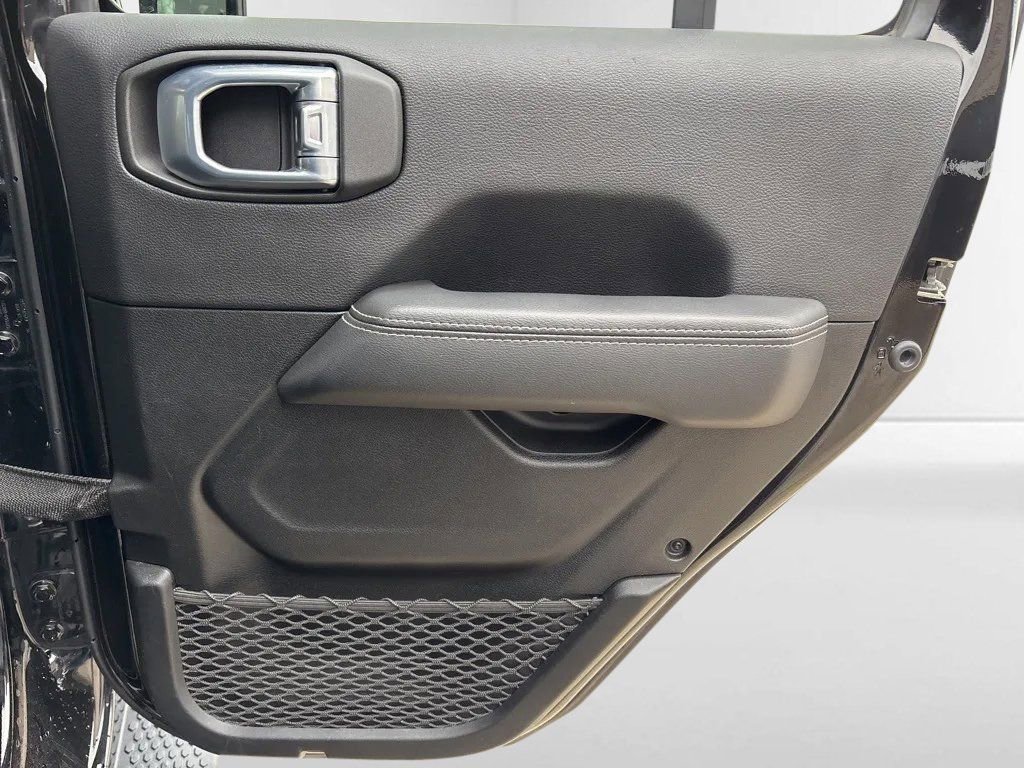 Used 2021 Jeep Wrangler Unlimited Sahara AWD/4WD image 26