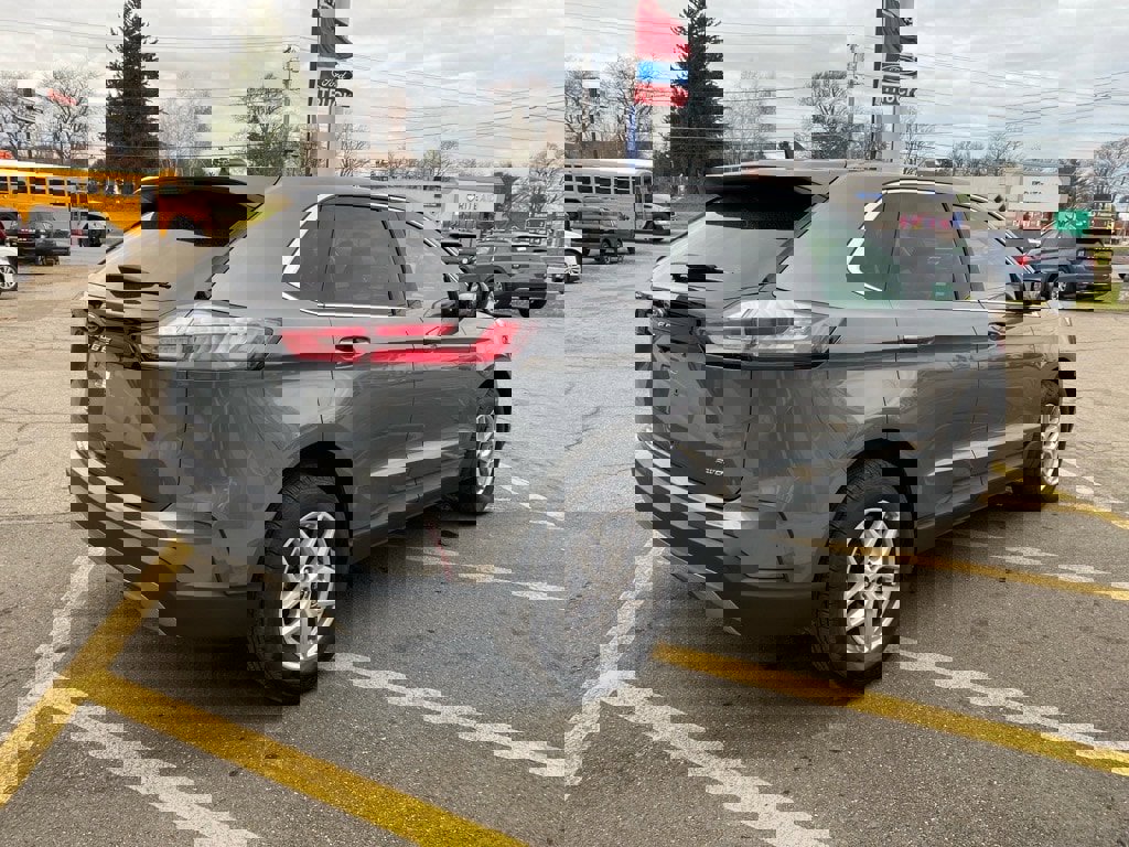 Used 2024 Ford Edge SEL w/ Convenience Package image 5