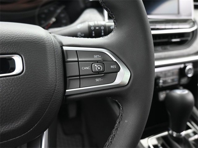 New 2025 Jeep Compass Latitude w/ Sun & Sound Group image 32