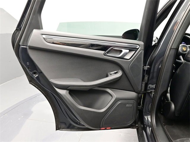 Used 2025 Porsche Macan image 16
