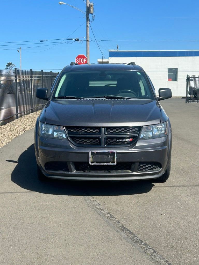 Used 2018 Dodge Journey SE w/ Blacktop Package FWD image 2