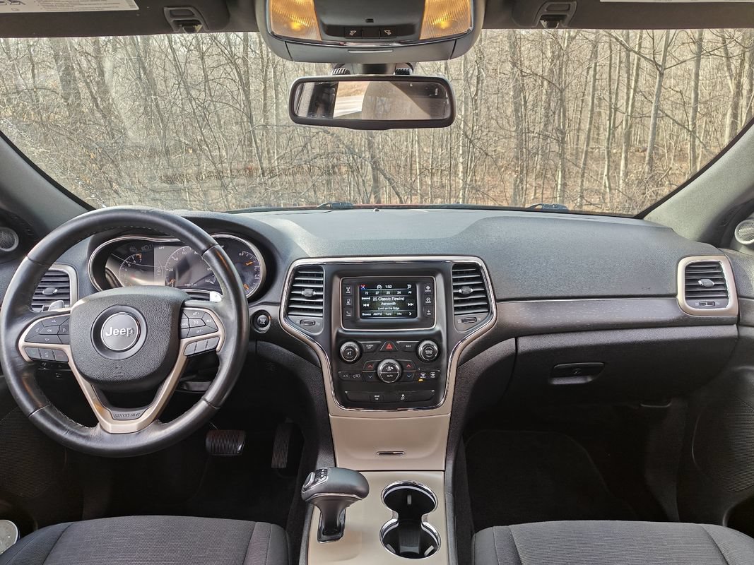 Used 2015 Jeep Grand Cherokee Laredo w/ Quick Order Package 23E AWD/4WD image 18