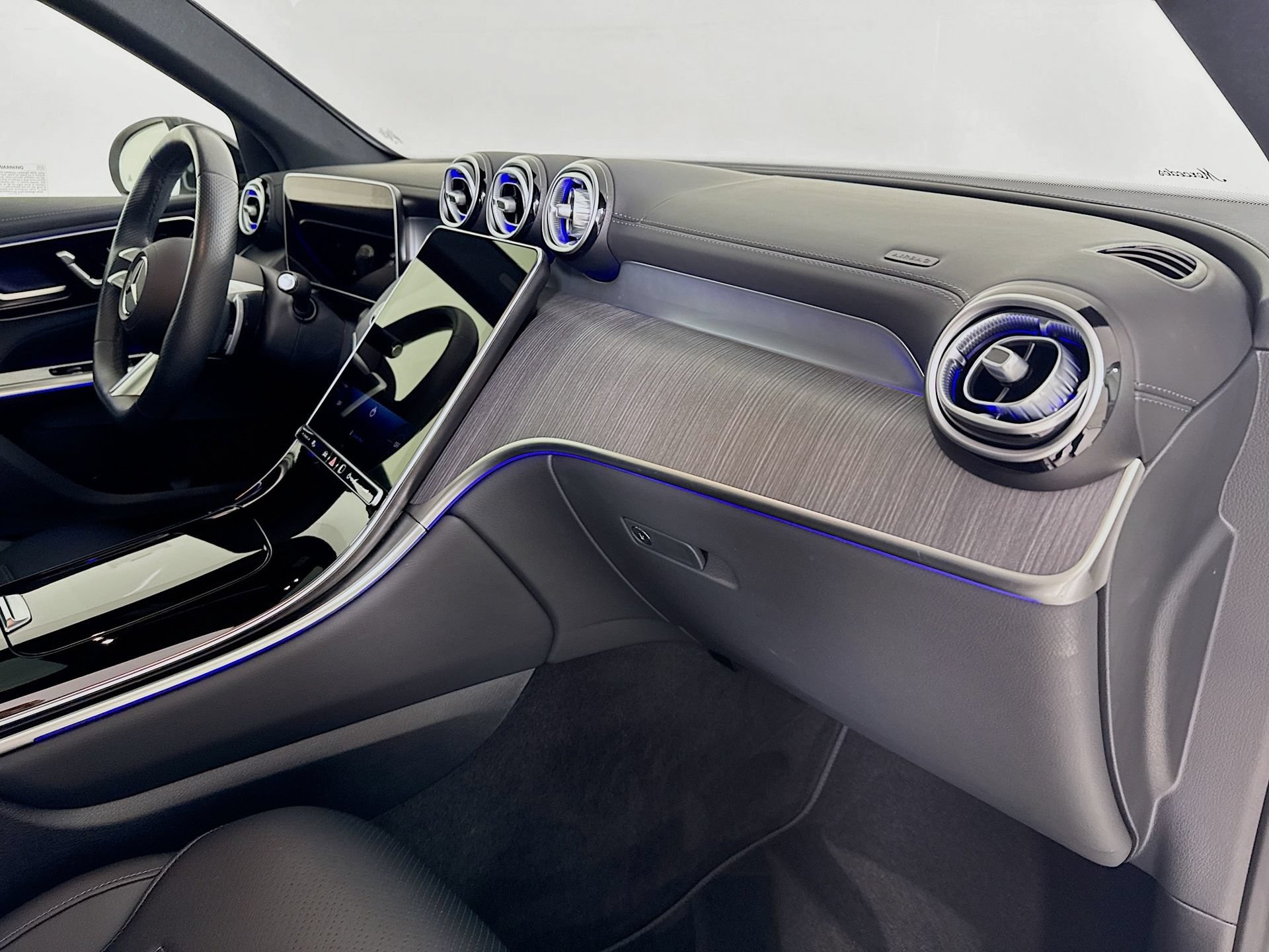 Certified 2025 Mercedes-Benz GLC 300 image 32
