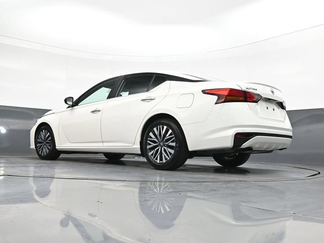 Used 2025 Nissan Altima 2.5 SV FWD image 37