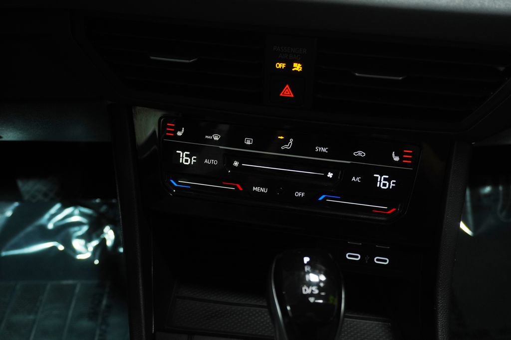 Used 2025 Volkswagen Jetta SE FWD image 15