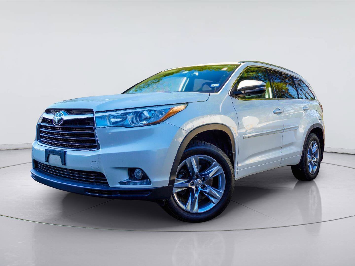Used 2014 Toyota Highlander Limited Platinum FWD image 1