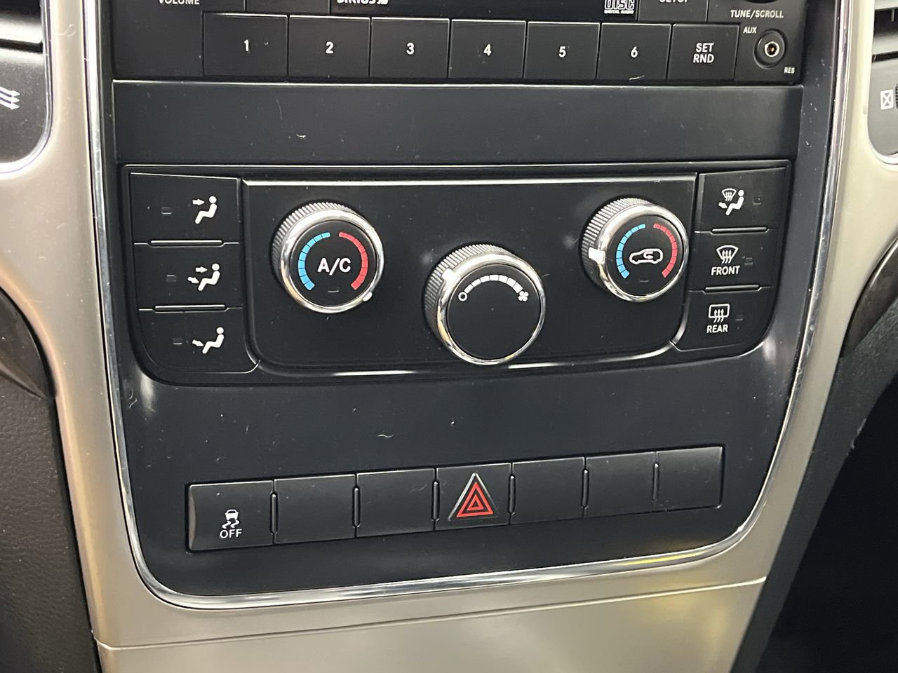 Used 2011 Jeep Grand Cherokee Laredo w/ Trailer Tow Group AWD/4WD image 17