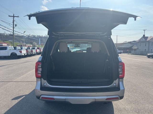 Used 2024 Ford Expedition Limited image 11