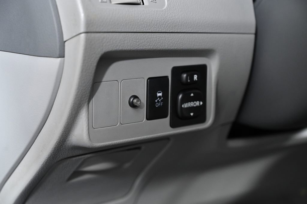 Used 2010 Toyota Corolla LE image 16