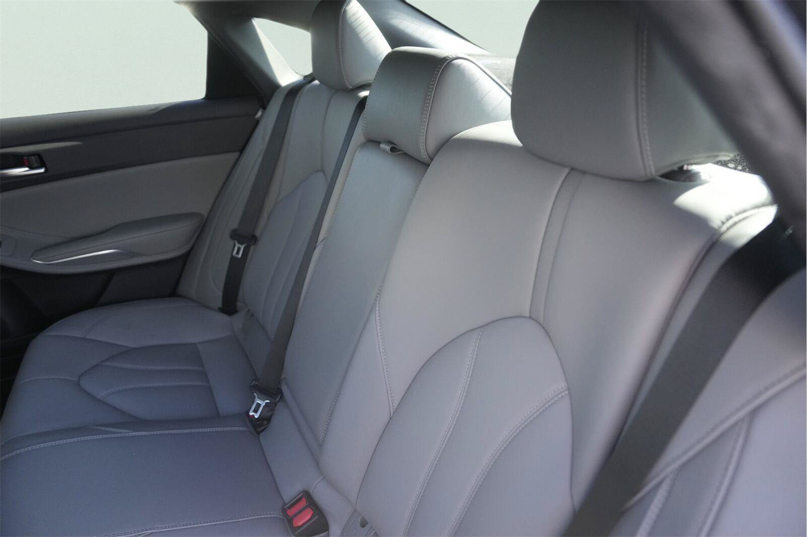 Used 2019 Toyota Avalon XLE w/ Moonroof Package FWD image 14
