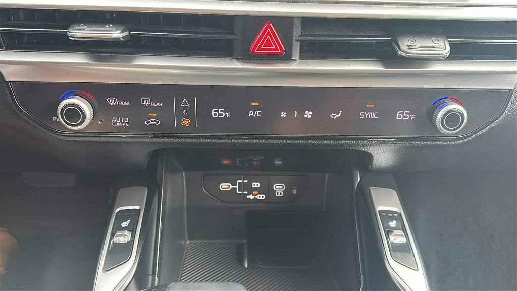 Used 2024 Kia Sorento S FWD image 25