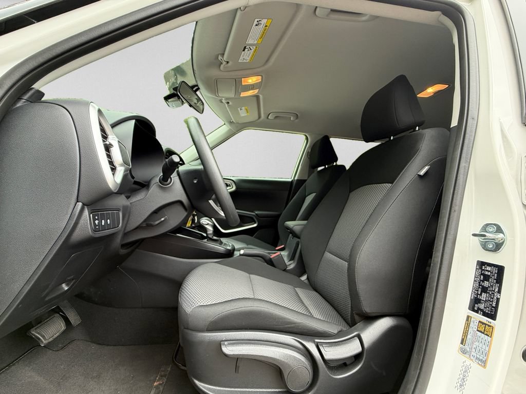 Used 2025 Kia Soul LX w/ LX Technology Package FWD image 22