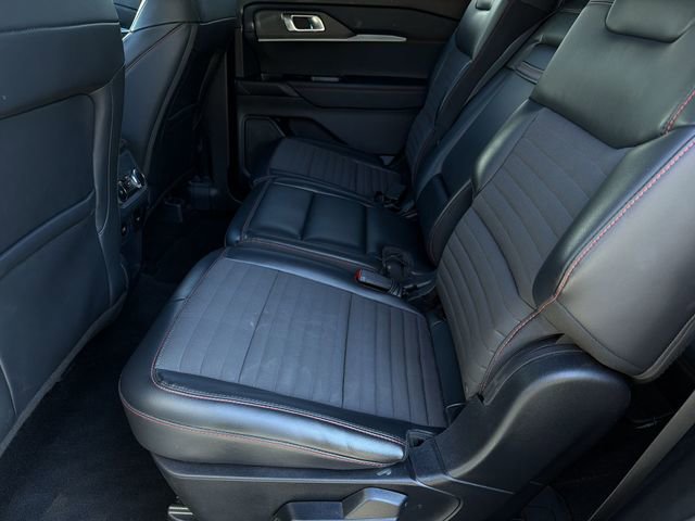 Used 2025 Ford Explorer ST-Line w/ ST-Line Street Pack AWD/4WD image 19