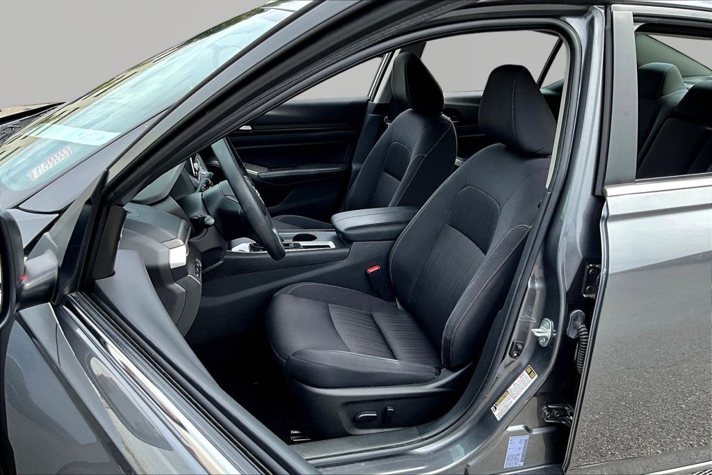 Used 2025 Nissan Altima 2.5 SV FWD image 22