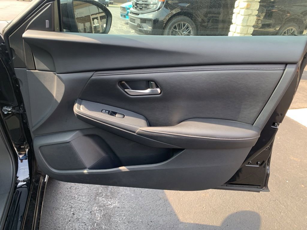 Used 2025 Nissan Sentra SV FWD image 17