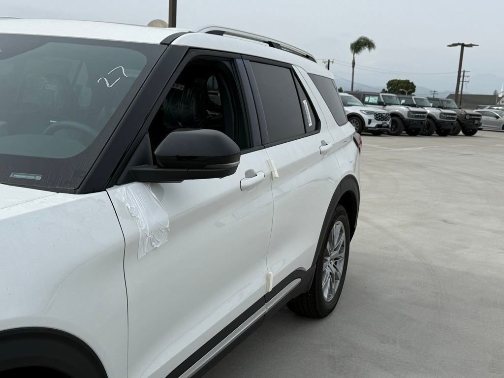 New 2026 Ford Explorer Platinum image 9