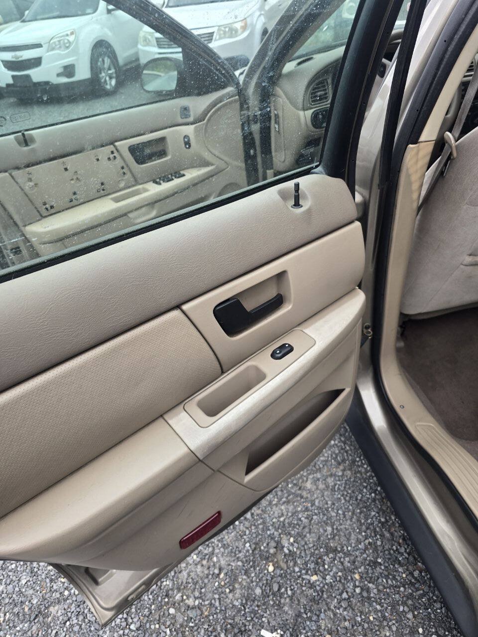 Used 2003 Ford Taurus SES FWD image 15
