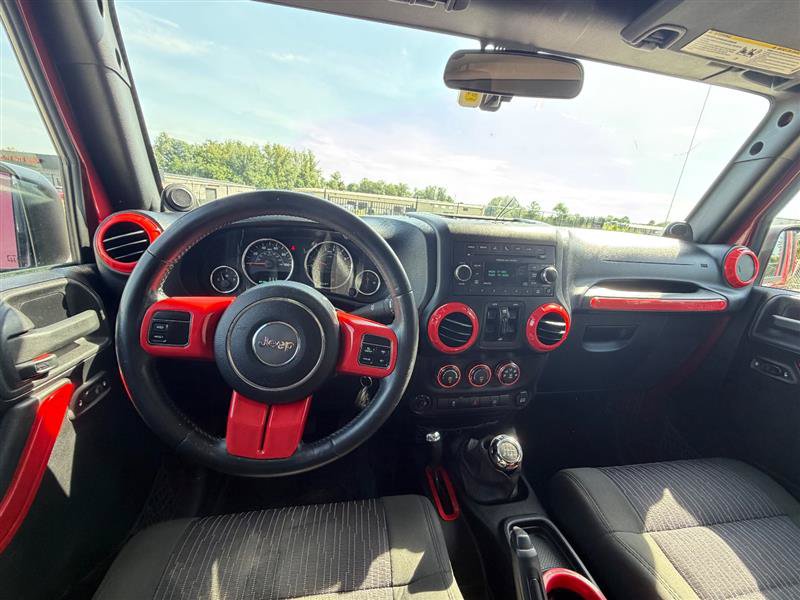 Used 2012 Jeep Wrangler Unlimited Sahara AWD/4WD image 16