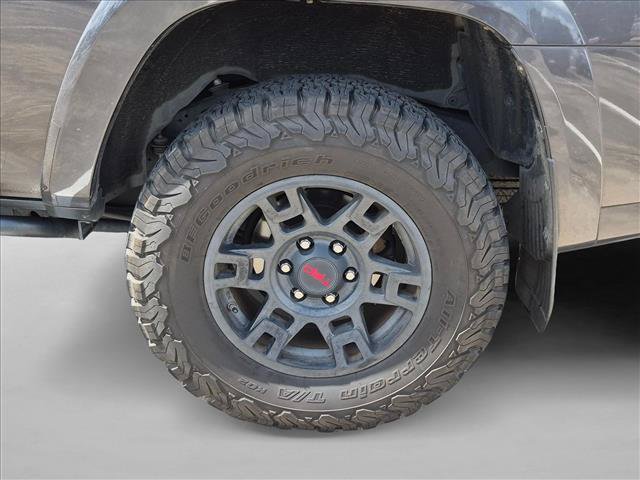 Used 2018 Toyota 4Runner TRD Off-Road Premium AWD/4WD image 5