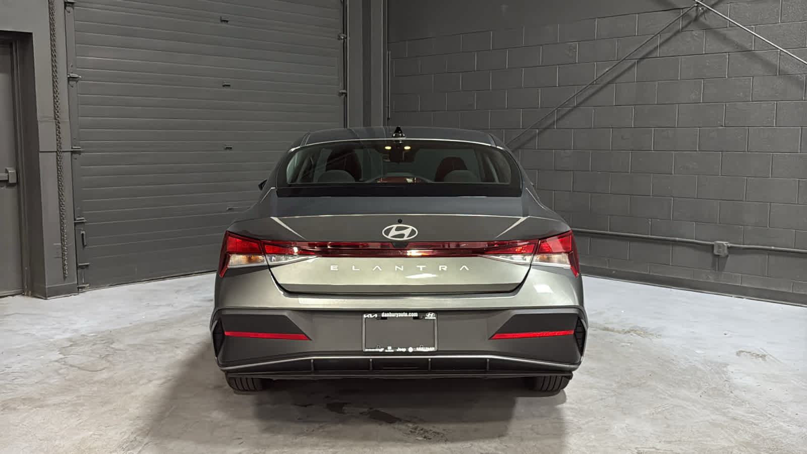 Used 2024 Hyundai Elantra SEL FWD image 5