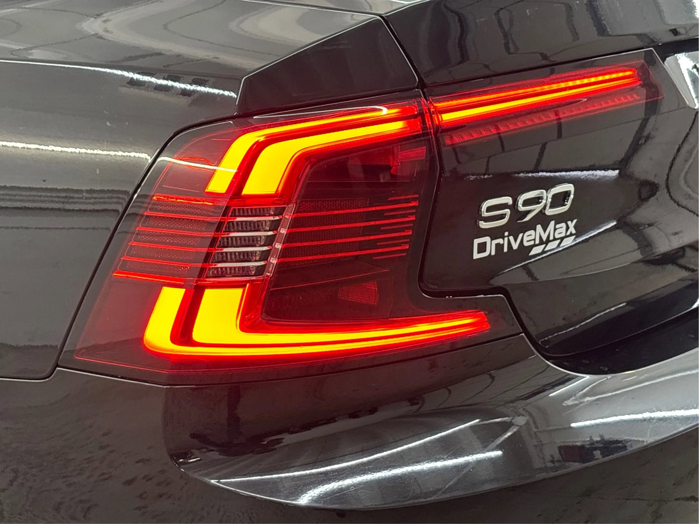 Used 2024 Volvo S90 B6 Plus AWD/4WD image 35