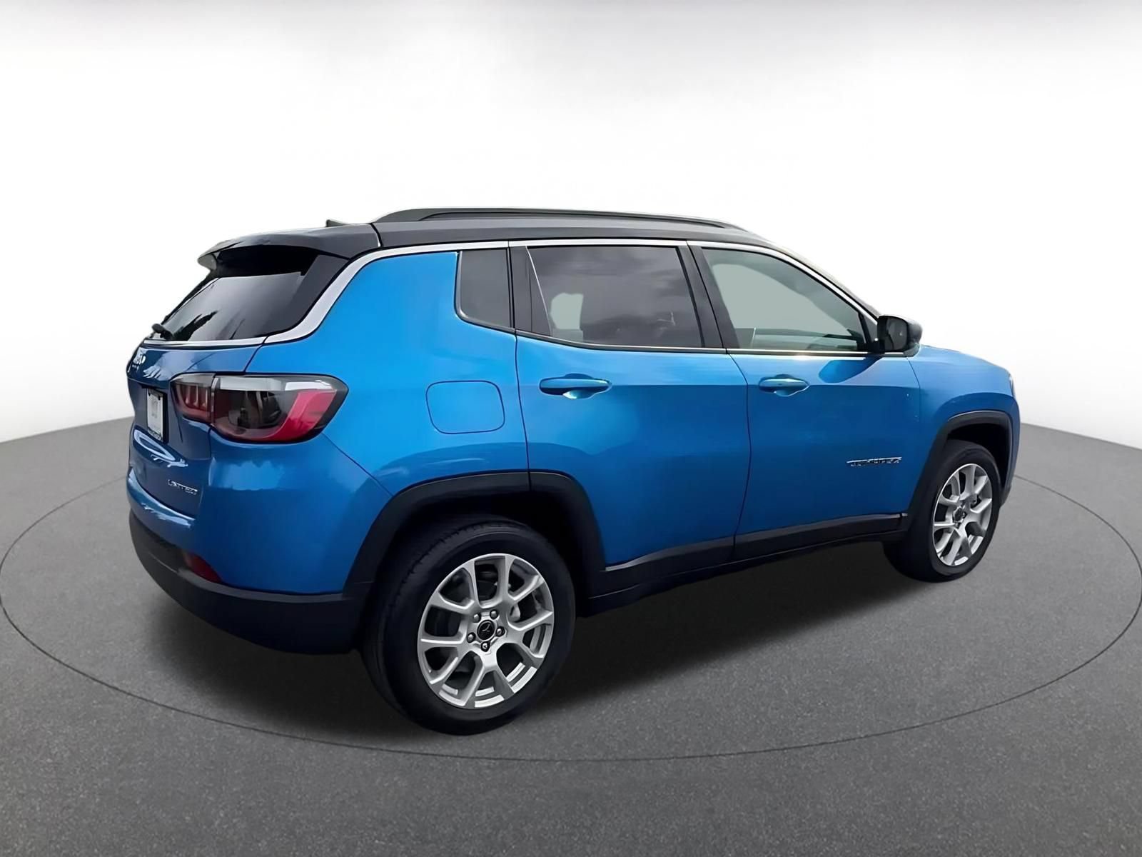 Used 2025 Jeep Compass Limited AWD/4WD image 15