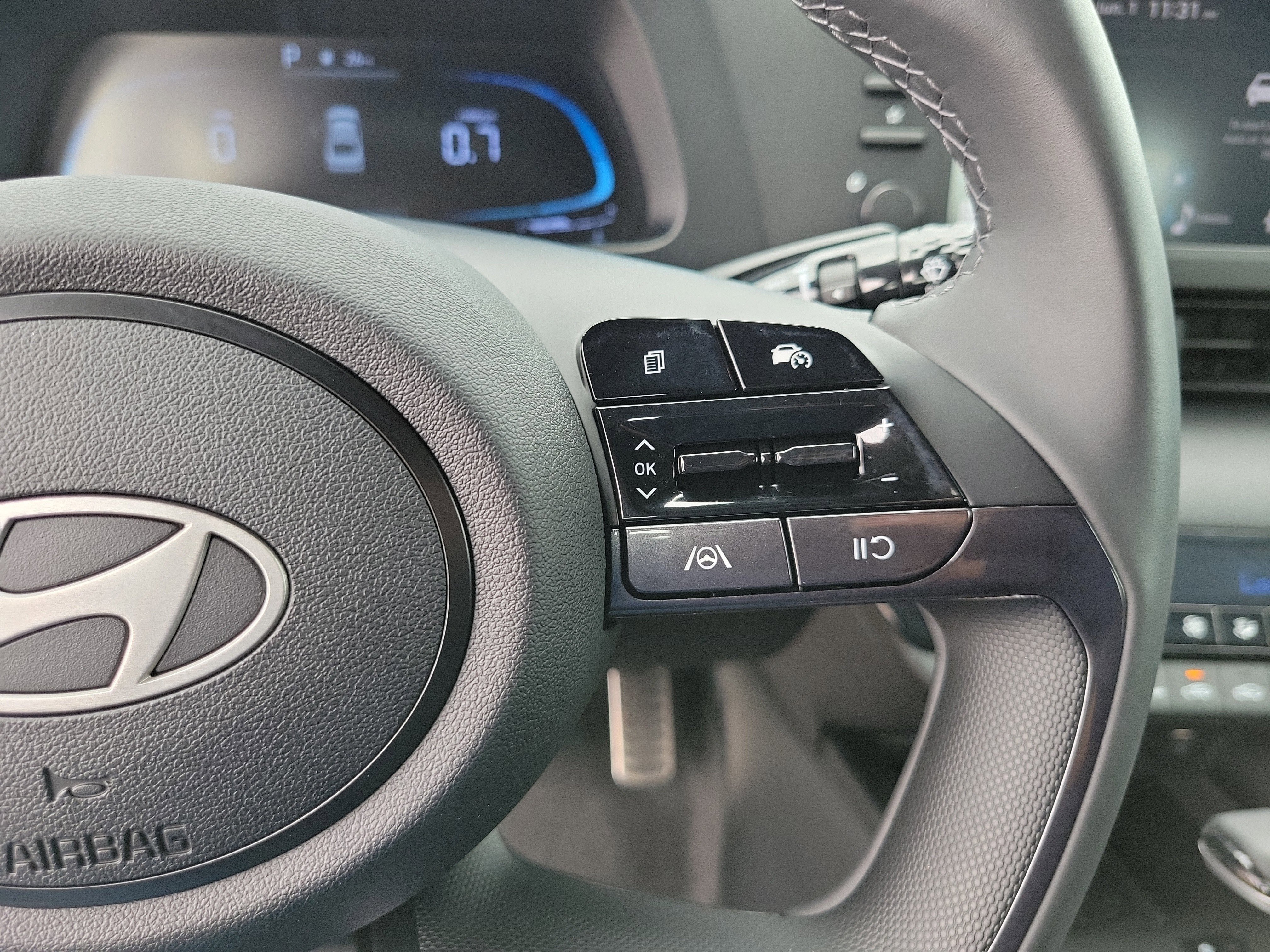 Used 2025 Hyundai Elantra Sport FWD image 20