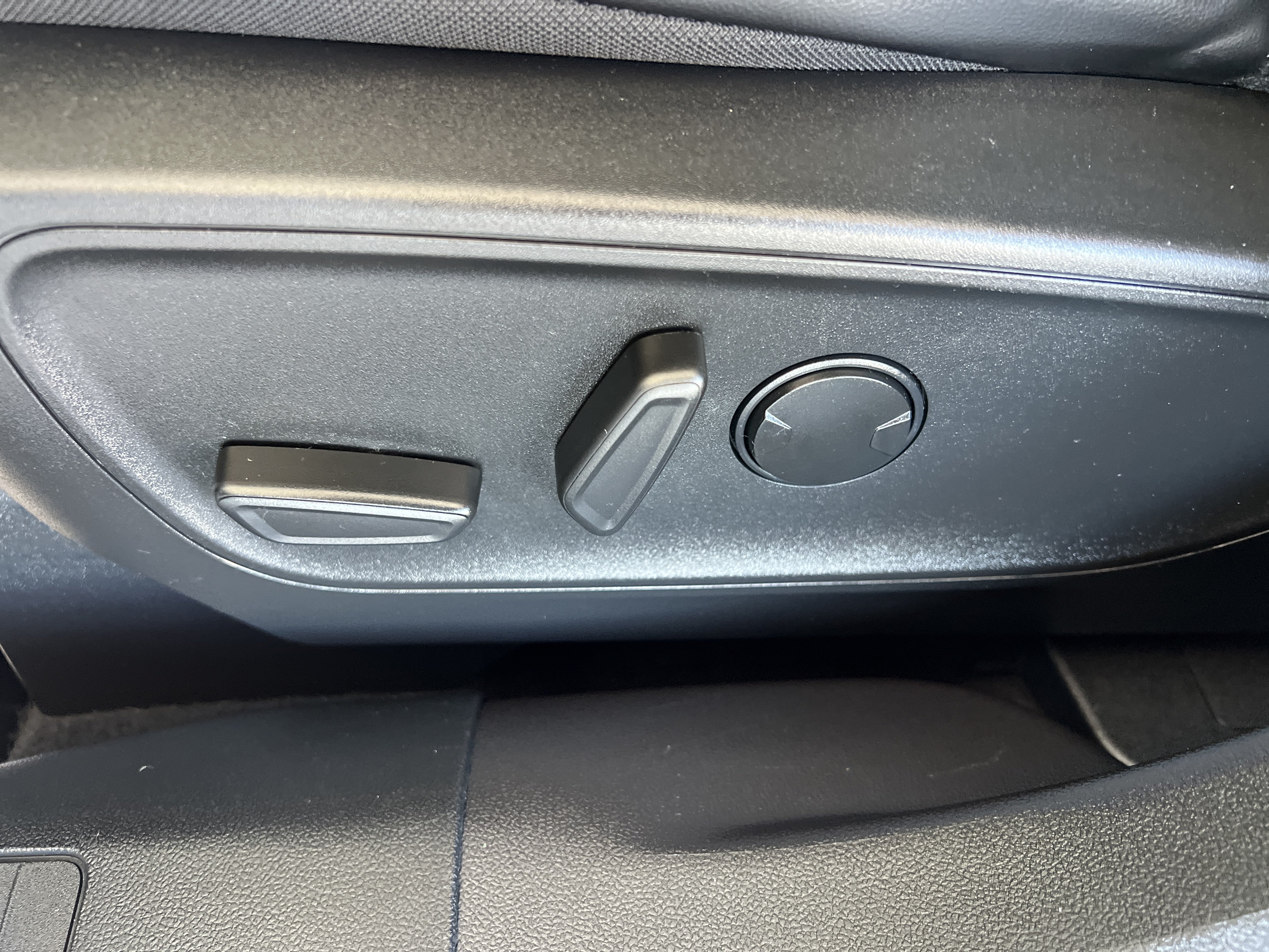 Used 2023 Ford Escape Platinum AWD/4WD image 15