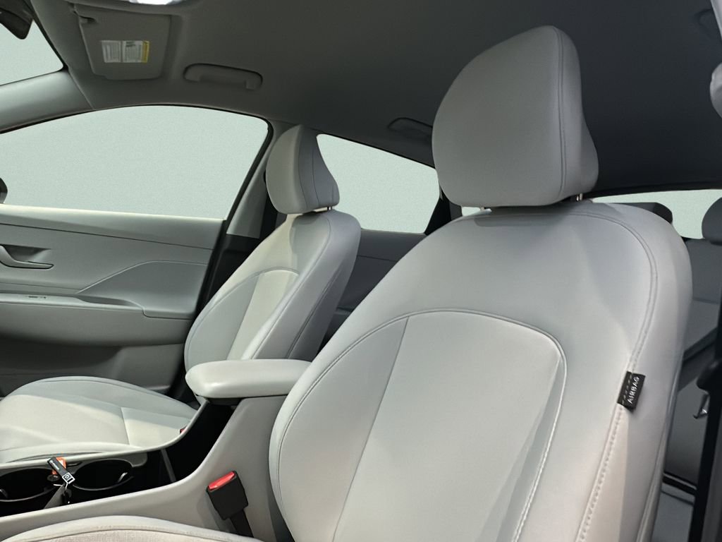 Certified 2025 Hyundai Kona SEL image 9