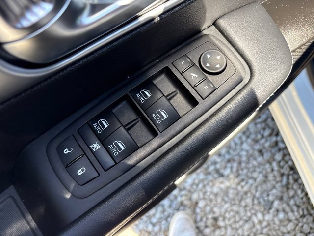 Used 2025 Chrysler Pacifica Limited w/ Trailer Tow Group AWD/4WD image 23