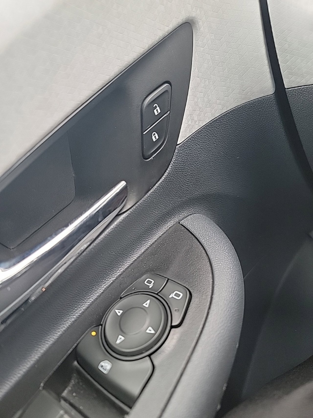 Used 2020 Chevrolet Bolt LT image 24