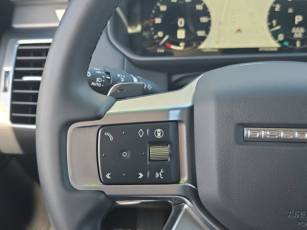 Certified 2025 Land Rover Discovery Dynamic SE AWD/4WD image 19