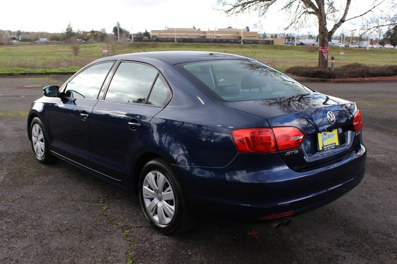 Used 2012 Volkswagen Jetta SE FWD image 3