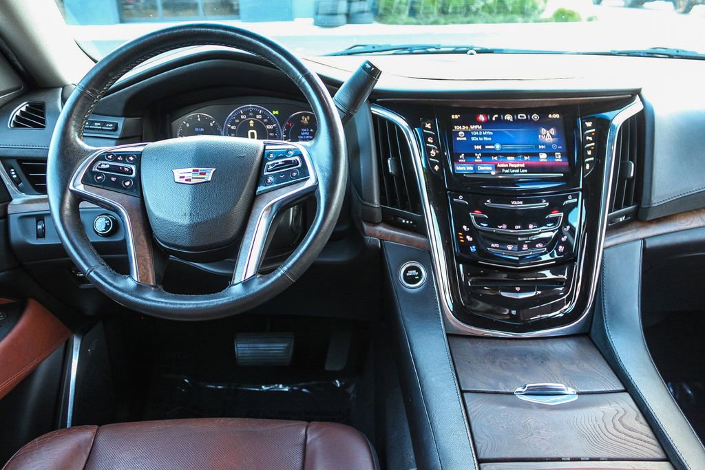 Used 2015 Cadillac Escalade Premium image 17