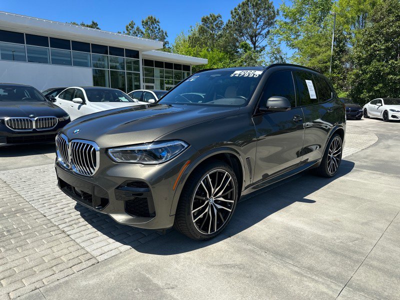 Certified 2022 BMW X5 xDrive40i w/ M Sport Package AWD/4WD image 3