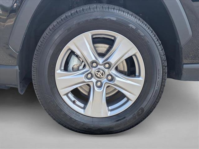 Used 2025 Toyota RAV4 LE AWD/4WD image 22
