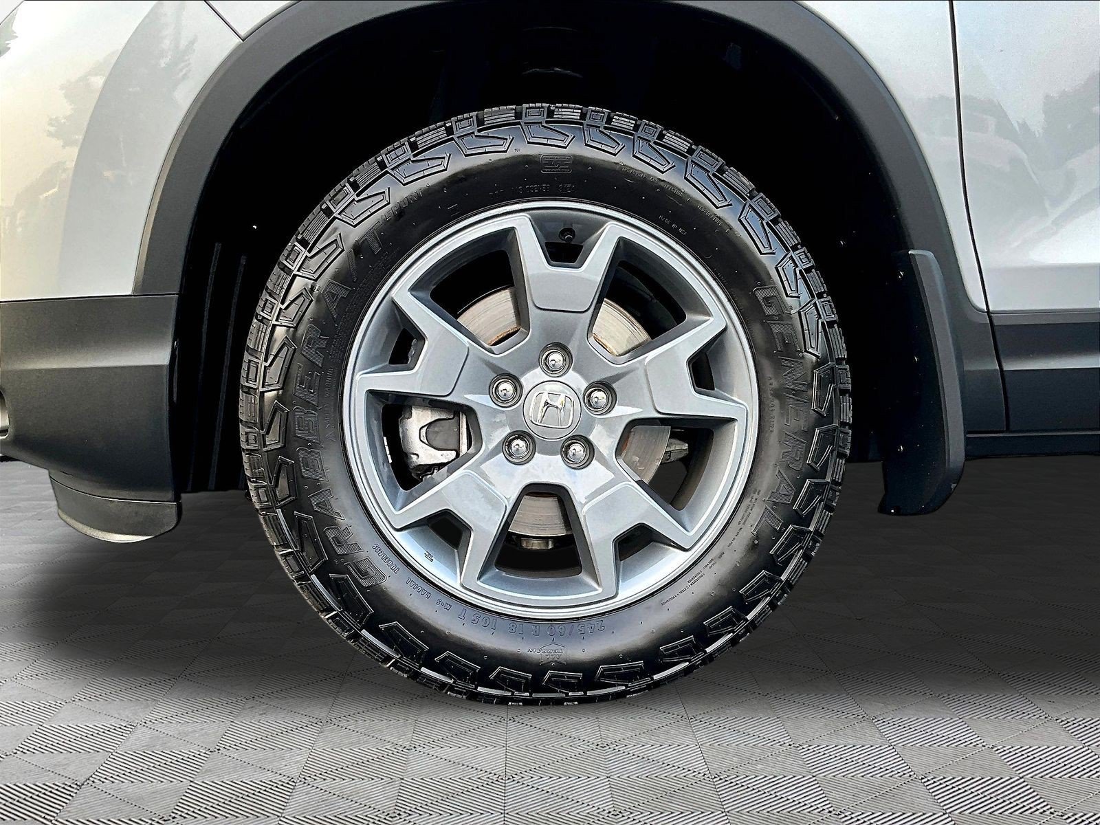 Used 2025 Honda Passport TrailSport image 34