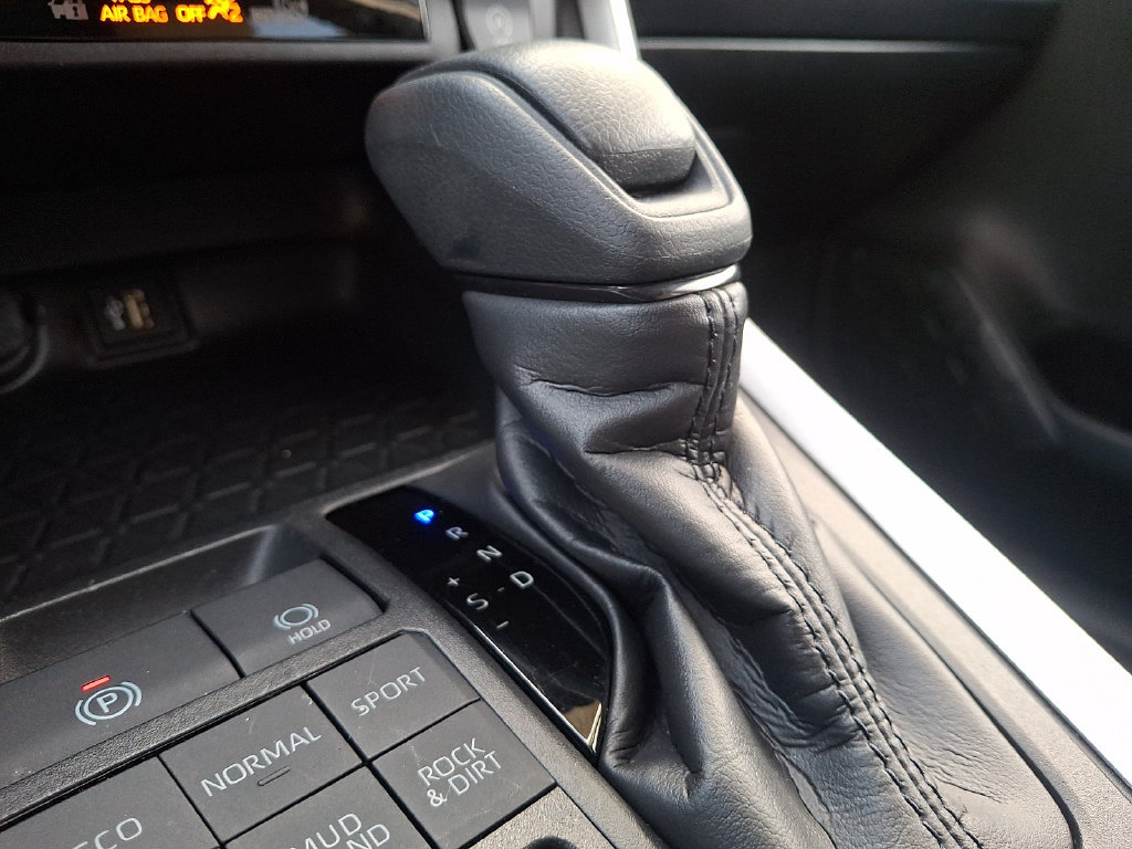 Used 2025 Toyota RAV4 XLE AWD/4WD image 14
