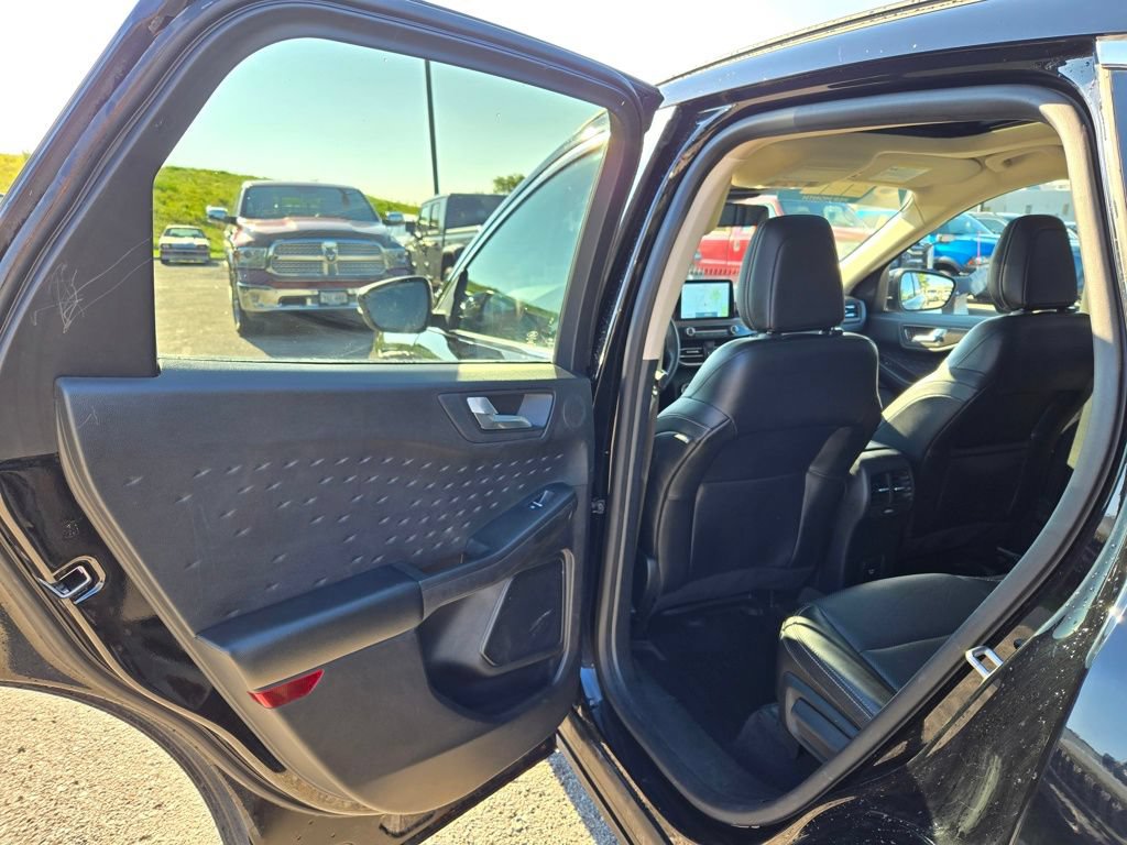 Used 2020 Ford Escape Titanium w/ Titanium Premium Package 2.0 AWD/4WD image 26