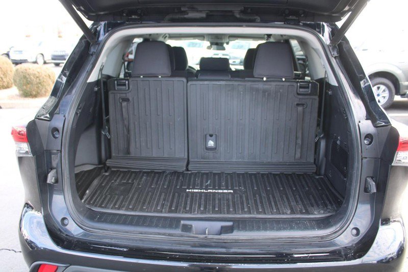 Used 2020 Toyota Highlander LE image 7
