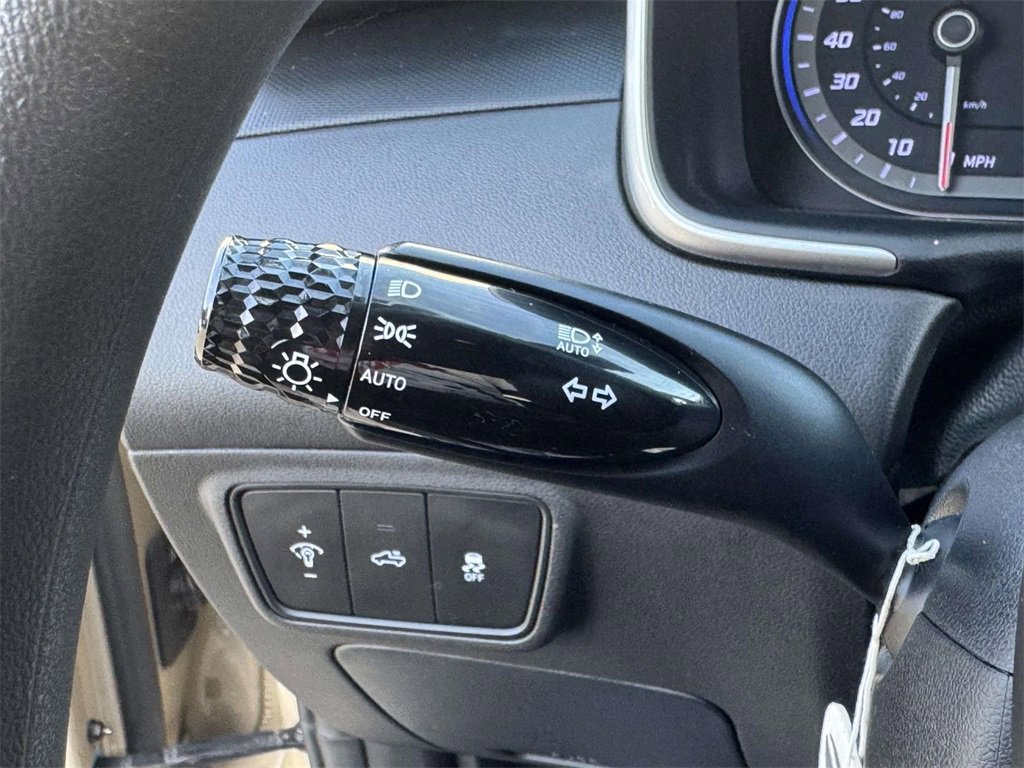 Used 2023 Hyundai Santa Cruz SE image 22