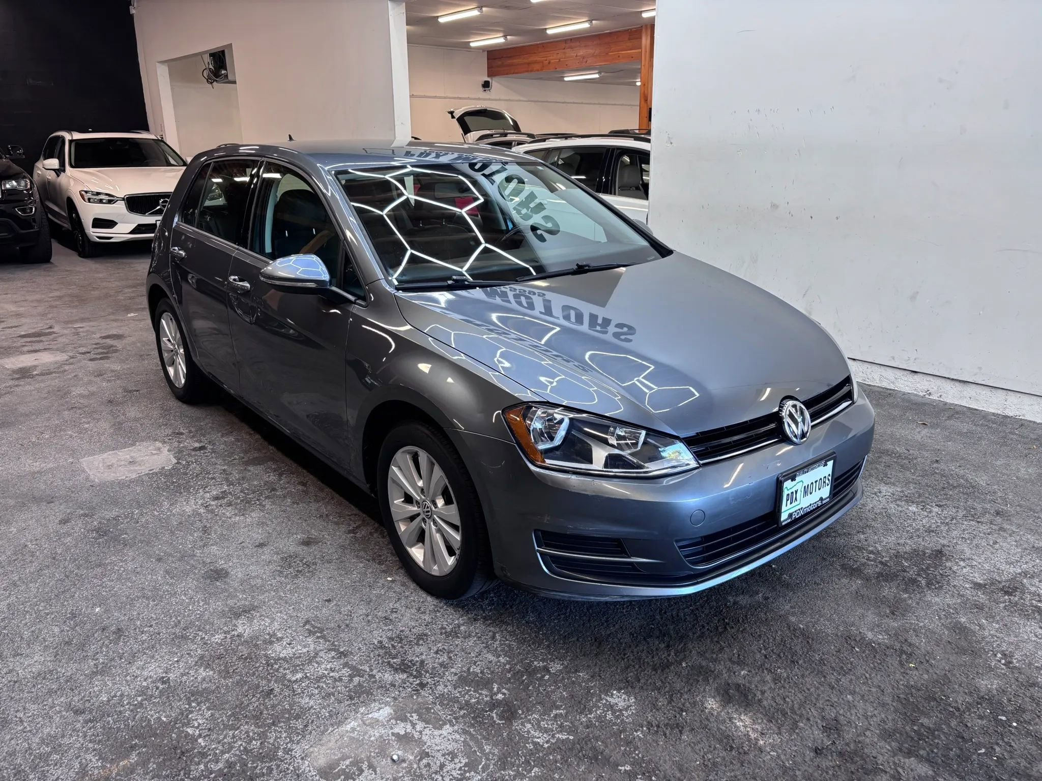 Used 2015 Volkswagen Golf TDI S FWD image 2