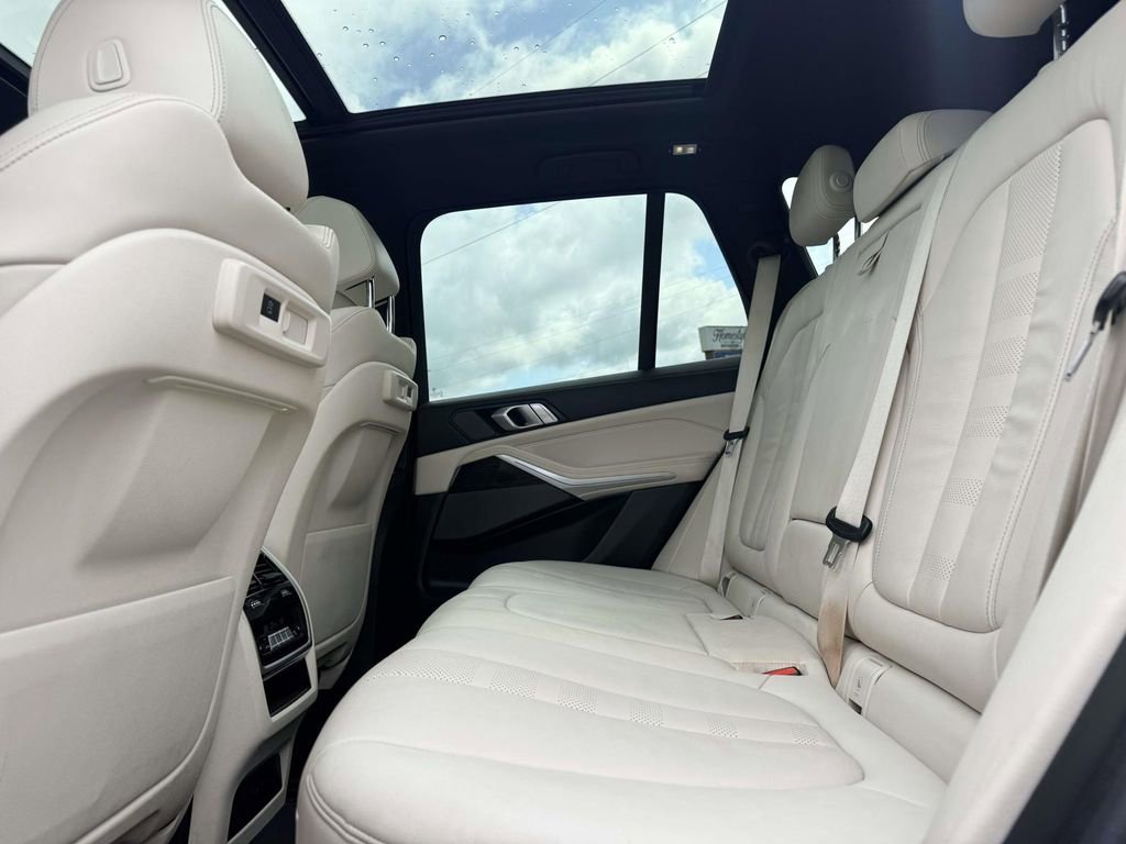 Used 2020 BMW X5 xDrive40i w/ Premium Package image 26