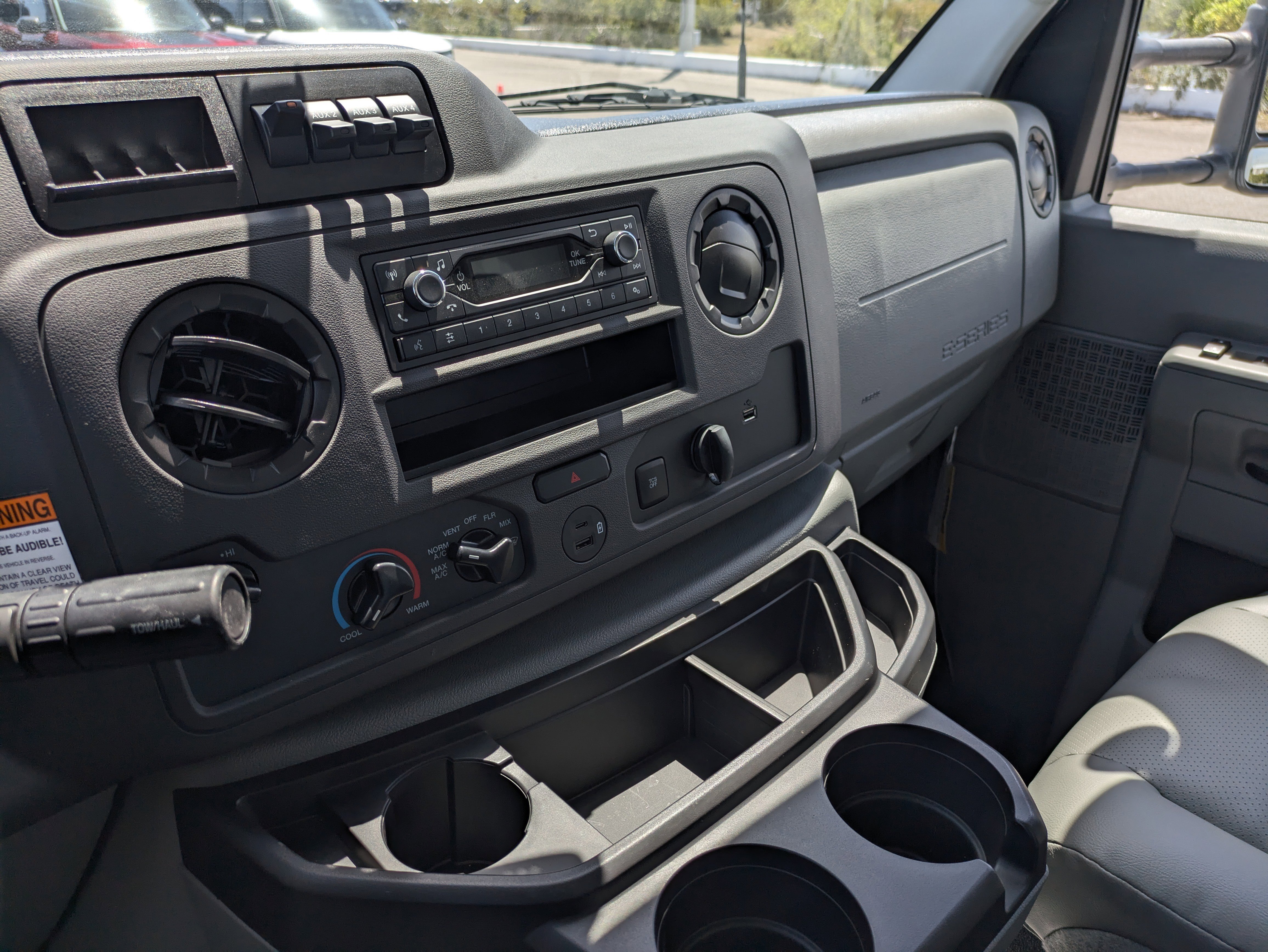 New 2023 Ford E-450 and Econoline 450 Super Duty w/ Power Windows & Locks Group image 24