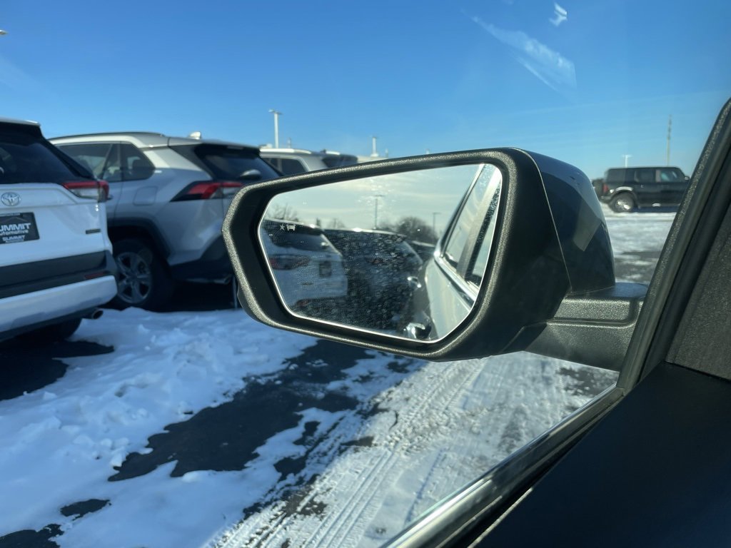 Used 2024 Chevrolet Equinox LT image 38