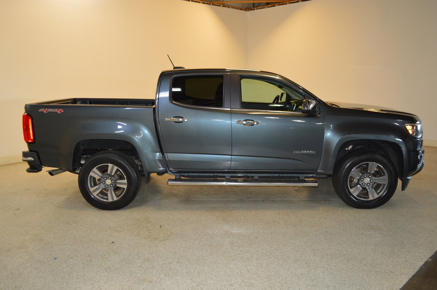 Used 2015 Chevrolet Colorado LT w/ Luxury Package AWD/4WD image 2
