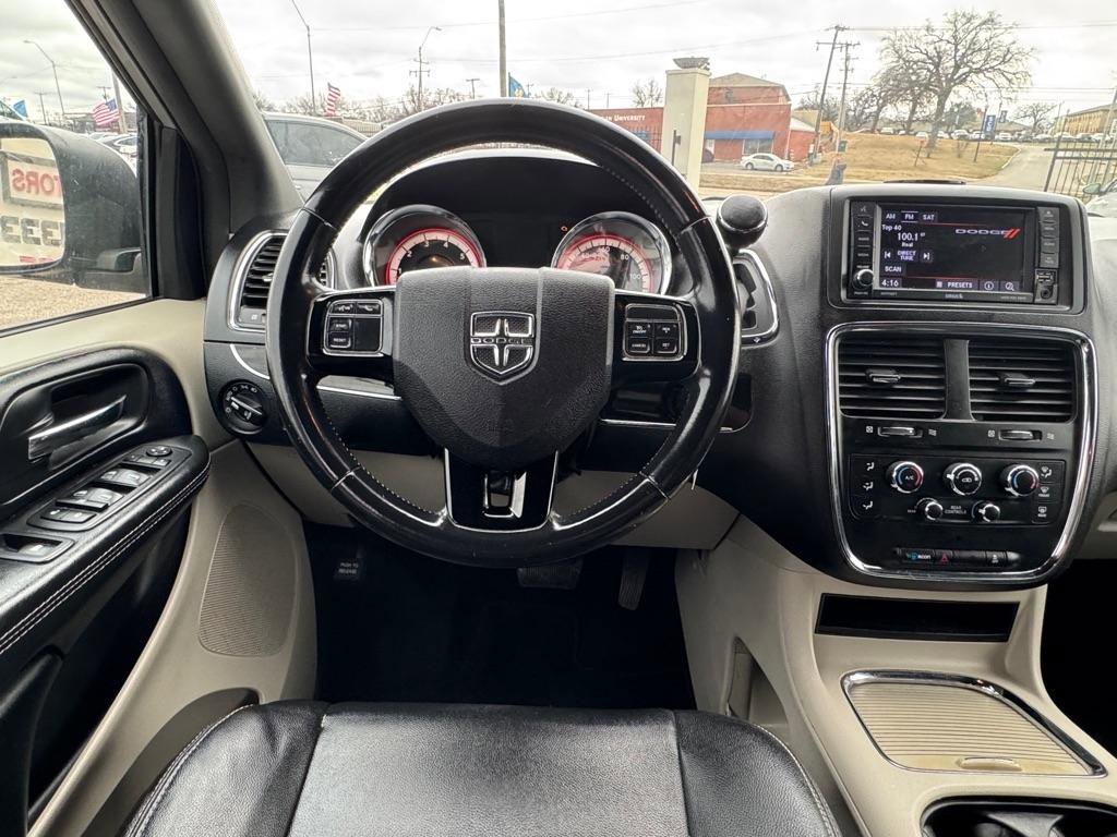 Used 2019 Dodge Grand Caravan SXT image 16