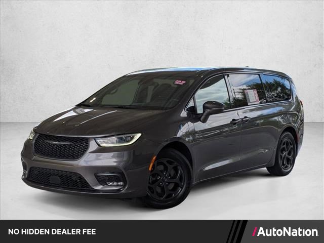Used 2022 Chrysler Pacifica Limited w/ Uconnect Theater Family Group