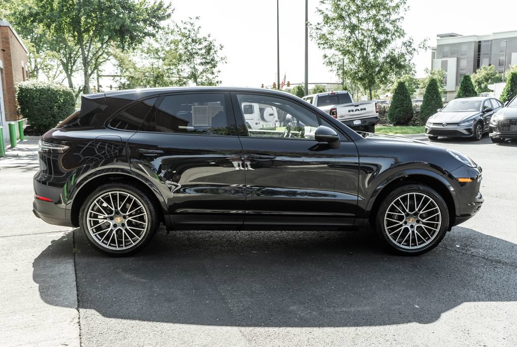 Used 2023 Porsche Cayenne Platinum Edition AWD/4WD image 3