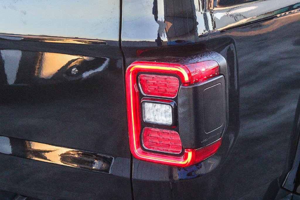 Used 2023 Jeep Gladiator Mojave w/ Safety Group AWD/4WD image 10